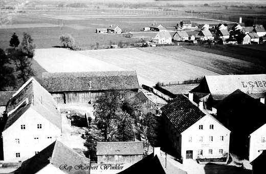 Gasthaus Vilsmeier und Bckerei Stierstorfer um 1950