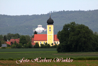 Scheuer- Walhalla  etwa 8 Km  Luftlinie